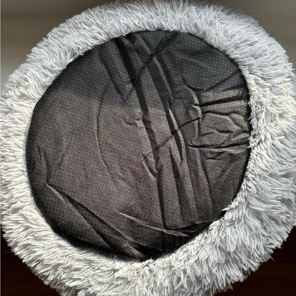 Plush cat bed